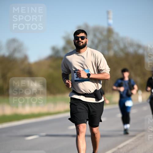 06.04.2025 - 44. Internationalen Wilhelmsburger Insellauf Dr. Thomas Lammeyer http://msf.ph/oto/7566806 06.04.2025 09:42:59 Laufen 3 meine-sportfotos.de