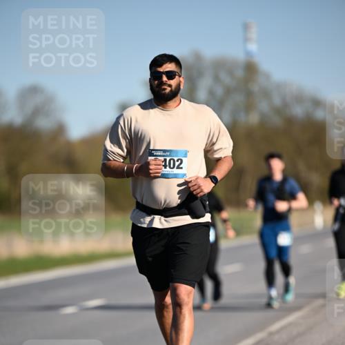 06.04.2025 - 44. Internationalen Wilhelmsburger Insellauf Dr. Thomas Lammeyer http://msf.ph/oto/7566814 06.04.2025 09:43:00 Laufen 402 meine-sportfotos.de