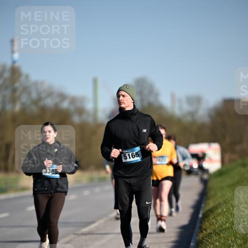06.04.2025 - 44. Internationalen Wilhelmsburger Insellauf Dr. Thomas Lammeyer http://msf.ph/oto/7567388 06.04.2025 09:44:40 Laufen 338, 5165 meine-sportfotos.de