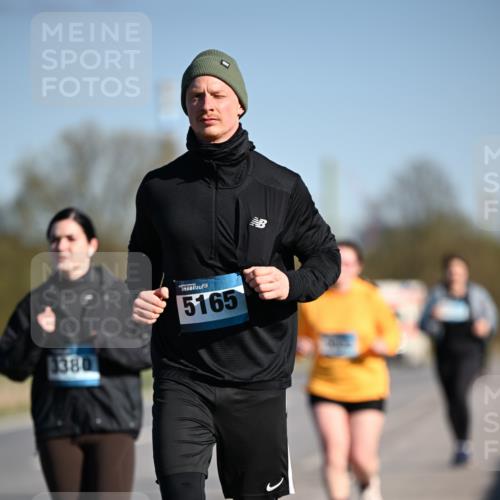 06.04.2025 - 44. Internationalen Wilhelmsburger Insellauf Dr. Thomas Lammeyer http://msf.ph/oto/7567448 06.04.2025 09:44:44 Laufen 1380, 5165 meine-sportfotos.de