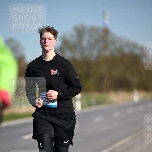 06.04.2025 - 44. Internationalen Wilhelmsburger Insellauf Dr. Thomas Lammeyer http://msf.ph/oto/7568204 06.04.2025 09:48:24 Laufen 250 meine-sportfotos.de