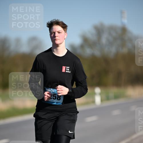 06.04.2025 - 44. Internationalen Wilhelmsburger Insellauf Dr. Thomas Lammeyer http://msf.ph/oto/7568216 06.04.2025 09:48:25 Laufen 58 meine-sportfotos.de