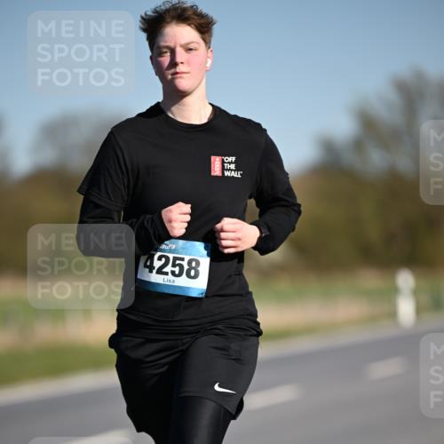 06.04.2025 - 44. Internationalen Wilhelmsburger Insellauf Dr. Thomas Lammeyer http://msf.ph/oto/7568230 06.04.2025 09:48:25 Laufen 4258 meine-sportfotos.de