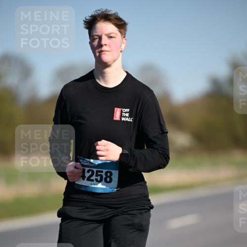 06.04.2025 - 44. Internationalen Wilhelmsburger Insellauf Dr. Thomas Lammeyer http://msf.ph/oto/7568237 06.04.2025 09:48:25 Laufen 4258, 7 meine-sportfotos.de