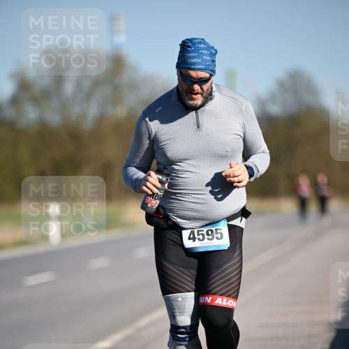 06.04.2025 - 44. Internationalen Wilhelmsburger Insellauf Dr. Thomas Lammeyer http://msf.ph/oto/7568278 06.04.2025 09:48:53 Laufen 12, 1703, 4595 meine-sportfotos.de