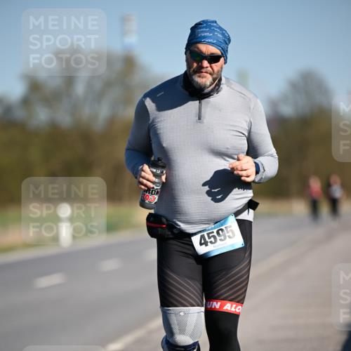 06.04.2025 - 44. Internationalen Wilhelmsburger Insellauf Dr. Thomas Lammeyer http://msf.ph/oto/7568290 06.04.2025 09:48:53 Laufen 12, 70, 3, 4595 meine-sportfotos.de