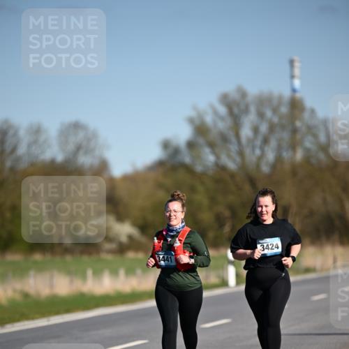 06.04.2025 - 44. Internationalen Wilhelmsburger Insellauf Dr. Thomas Lammeyer http://msf.ph/oto/7568361 06.04.2025 09:49:25 Laufen 3424, 3441 meine-sportfotos.de
