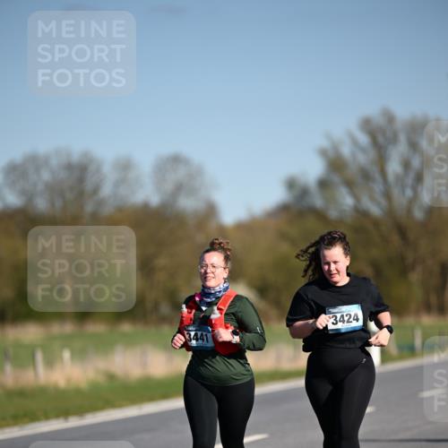 06.04.2025 - 44. Internationalen Wilhelmsburger Insellauf Dr. Thomas Lammeyer http://msf.ph/oto/7568398 06.04.2025 09:49:27 Laufen 3424, 3441 meine-sportfotos.de