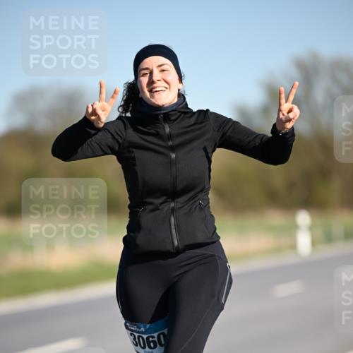 06.04.2025 - 44. Internationalen Wilhelmsburger Insellauf Dr. Thomas Lammeyer http://msf.ph/oto/7568747 06.04.2025 09:50:00 Laufen 3060 meine-sportfotos.de