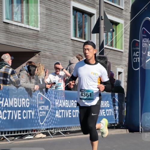 06.04.2025 - 44. Internationalen Wilhelmsburger Insellauf A. Gomolzig http://msf.ph/oto/7572047 06.04.2025 10:45:08 Ziel 3991, 3992, 4039, 4361 meine-sportfotos.de