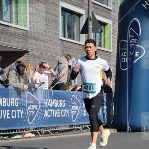 06.04.2025 - 44. Internationalen Wilhelmsburger Insellauf A. Gomolzig http://msf.ph/oto/7572050 06.04.2025 10:45:08 Ziel 3991, 3992, 4039, 4361 meine-sportfotos.de