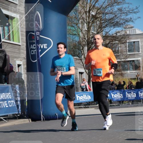 06.04.2025 - 44. Internationalen Wilhelmsburger Insellauf A. Gomolzig http://msf.ph/oto/7572112 06.04.2025 10:44:57 Ziel 3603, 3789, 4480 meine-sportfotos.de