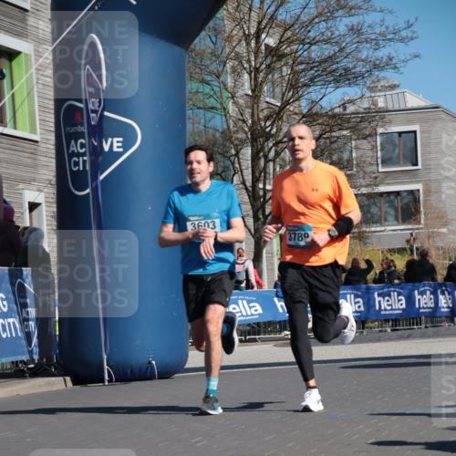 06.04.2025 - 44. Internationalen Wilhelmsburger Insellauf A. Gomolzig http://msf.ph/oto/7572118 06.04.2025 10:44:56 Ziel 3603, 3789, 4480 meine-sportfotos.de
