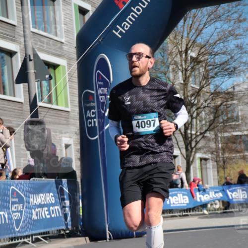 06.04.2025 - 44. Internationalen Wilhelmsburger Insellauf A. Gomolzig http://msf.ph/oto/7572156 06.04.2025 10:44:49 Ziel 3498, 3893, 4097, 4480 meine-sportfotos.de