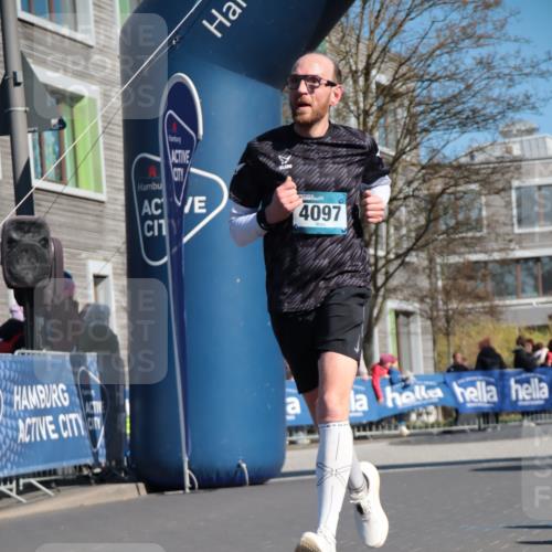 06.04.2025 - 44. Internationalen Wilhelmsburger Insellauf A. Gomolzig http://msf.ph/oto/7572159 06.04.2025 10:44:49 Ziel 3498, 3893, 4097, 4480 meine-sportfotos.de
