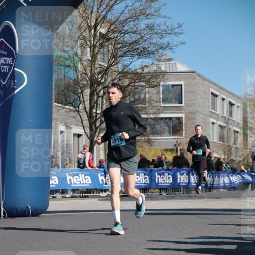 06.04.2025 - 44. Internationalen Wilhelmsburger Insellauf A. Gomolzig http://msf.ph/oto/7572214 06.04.2025 10:44:40 Ziel 3498, 3829, 3893, 3916, 3982, 4025, 4304, 4371, 4372, 5087, 5088 meine-sportfotos.de