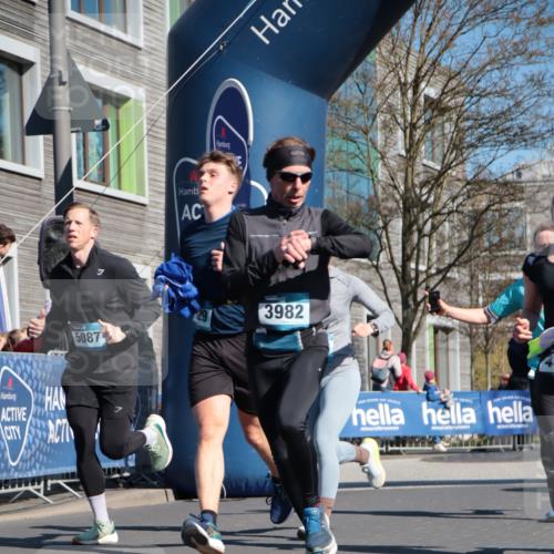 06.04.2025 - 44. Internationalen Wilhelmsburger Insellauf A. Gomolzig http://msf.ph/oto/7572262 06.04.2025 10:44:36 Ziel 3030, 3031, 3829, 3916, 3982, 4025, 4304, 4371, 4372, 5087, 5088 meine-sportfotos.de