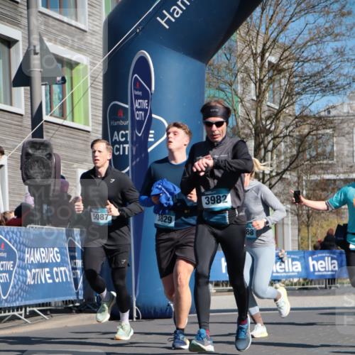 06.04.2025 - 44. Internationalen Wilhelmsburger Insellauf A. Gomolzig http://msf.ph/oto/7572271 06.04.2025 10:44:36 Ziel 3030, 3031, 3829, 3916, 3982, 4025, 4304, 4371, 4372, 5087, 5088 meine-sportfotos.de
