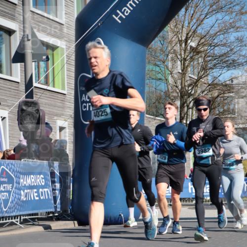 06.04.2025 - 44. Internationalen Wilhelmsburger Insellauf A. Gomolzig http://msf.ph/oto/7572293 06.04.2025 10:44:35 Ziel 3030, 3031, 3279, 3518, 3829, 3982, 4025, 4304, 4371, 4372, 4549, 5087, 5088 meine-sportfotos.de