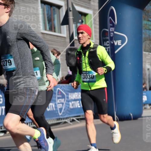 06.04.2025 - 44. Internationalen Wilhelmsburger Insellauf A. Gomolzig http://msf.ph/oto/7572322 06.04.2025 10:44:31 Ziel 3030, 3031, 3279, 3518, 3982, 4025, 4304, 4371, 4372, 4405, 4549, 5087, 5088 meine-sportfotos.de