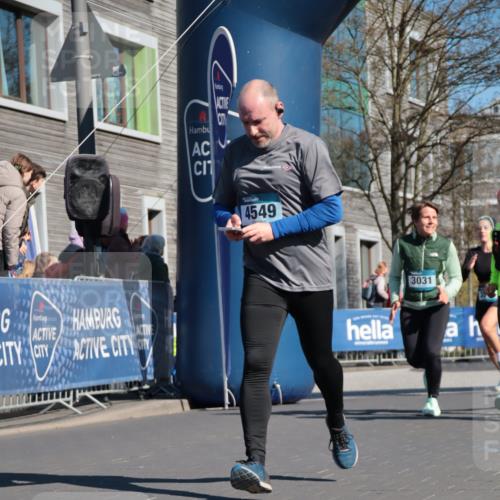 06.04.2025 - 44. Internationalen Wilhelmsburger Insellauf A. Gomolzig http://msf.ph/oto/7572351 06.04.2025 10:44:29 Ziel 3030, 3031, 3279, 3518, 4025, 4372, 4405, 4549 meine-sportfotos.de
