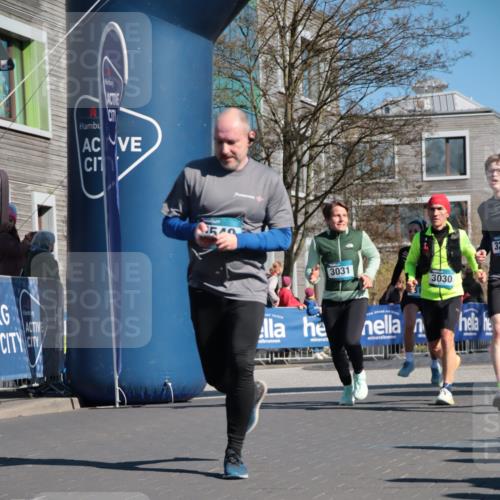 06.04.2025 - 44. Internationalen Wilhelmsburger Insellauf A. Gomolzig http://msf.ph/oto/7572364 06.04.2025 10:44:29 Ziel 3030, 3031, 3279, 3518, 4025, 4372, 4405, 4549 meine-sportfotos.de