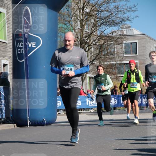 06.04.2025 - 44. Internationalen Wilhelmsburger Insellauf A. Gomolzig http://msf.ph/oto/7572367 06.04.2025 10:44:29 Ziel 3030, 3031, 3279, 3518, 4025, 4372, 4405, 4549 meine-sportfotos.de