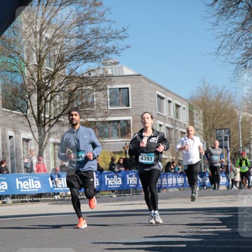 06.04.2025 - 44. Internationalen Wilhelmsburger Insellauf A. Gomolzig http://msf.ph/oto/7572431 06.04.2025 10:44:22 Ziel 3232, 4393, 4394, 4405 meine-sportfotos.de