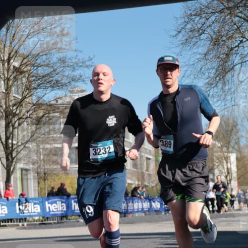 06.04.2025 - 44. Internationalen Wilhelmsburger Insellauf A. Gomolzig http://msf.ph/oto/7572435 06.04.2025 10:44:17 Ziel 3057, 3232, 3489, 4393, 4394, 4429, 5064 meine-sportfotos.de