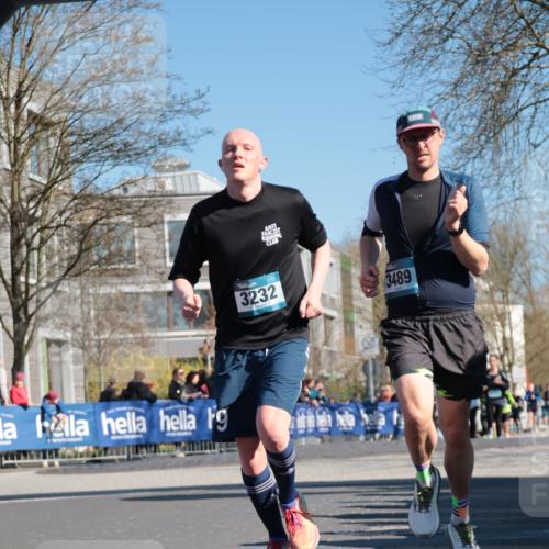 06.04.2025 - 44. Internationalen Wilhelmsburger Insellauf A. Gomolzig http://msf.ph/oto/7572443 06.04.2025 10:44:16 Ziel 3057, 3232, 3489, 4429, 5064 meine-sportfotos.de
