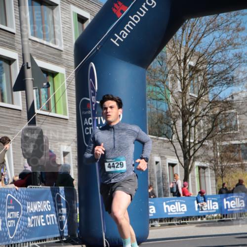 06.04.2025 - 44. Internationalen Wilhelmsburger Insellauf A. Gomolzig http://msf.ph/oto/7572466 06.04.2025 10:44:15 Ziel 3057, 3232, 3489, 4429, 5064 meine-sportfotos.de