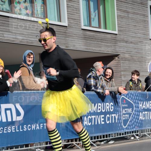 06.04.2025 - 44. Internationalen Wilhelmsburger Insellauf A. Gomolzig http://msf.ph/oto/7572556 06.04.2025 10:43:58 Ziel 4222, 4509, 5063 meine-sportfotos.de