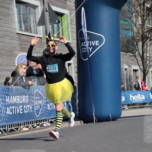 06.04.2025 - 44. Internationalen Wilhelmsburger Insellauf A. Gomolzig http://msf.ph/oto/7572585 06.04.2025 10:43:57 Ziel 4222, 4509, 5063 meine-sportfotos.de