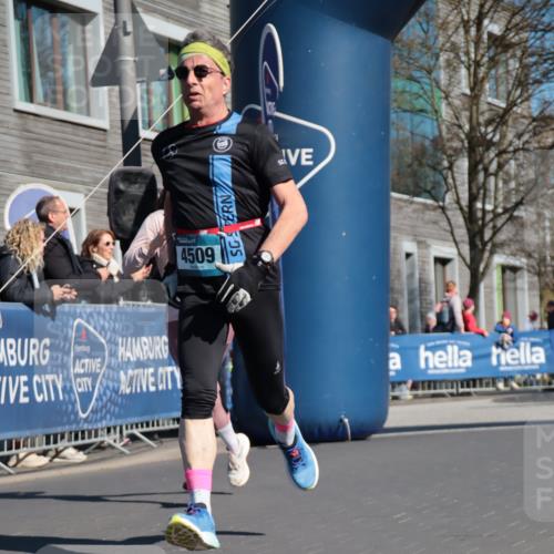 06.04.2025 - 44. Internationalen Wilhelmsburger Insellauf A. Gomolzig http://msf.ph/oto/7572634 06.04.2025 10:43:54 Ziel 3219, 3268, 4144, 4222, 4509, 5063 meine-sportfotos.de