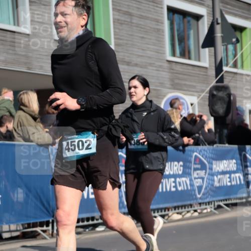 06.04.2025 - 44. Internationalen Wilhelmsburger Insellauf A. Gomolzig http://msf.ph/oto/7572690 06.04.2025 10:43:46 Ziel 3219, 3268, 3380, 4144, 4476, 4502, 4536 meine-sportfotos.de