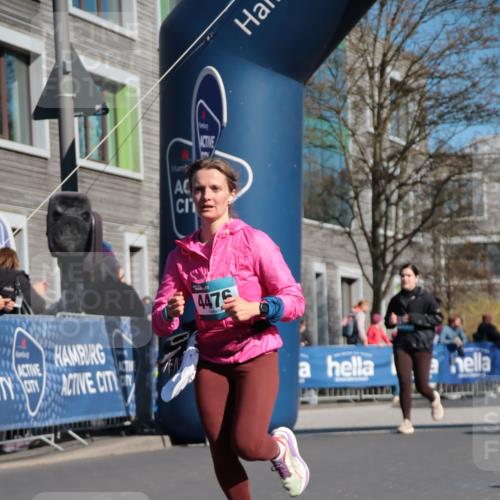 06.04.2025 - 44. Internationalen Wilhelmsburger Insellauf A. Gomolzig http://msf.ph/oto/7572724 06.04.2025 10:43:42 Ziel 3380, 4476, 4502, 4536 meine-sportfotos.de