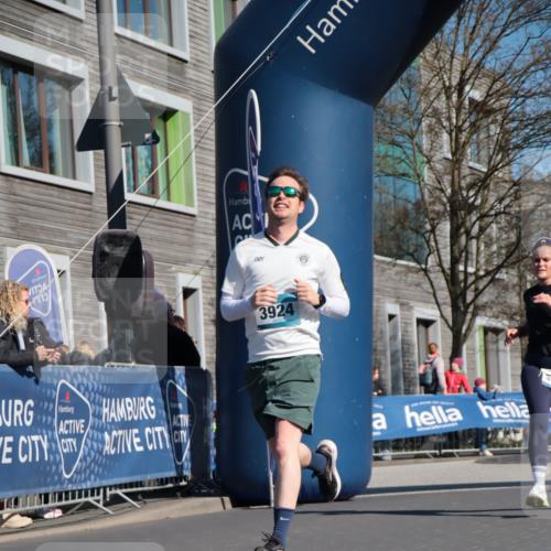 06.04.2025 - 44. Internationalen Wilhelmsburger Insellauf A. Gomolzig http://msf.ph/oto/7572801 06.04.2025 10:43:34 Ziel 3735, 3821, 3924, 4446 meine-sportfotos.de
