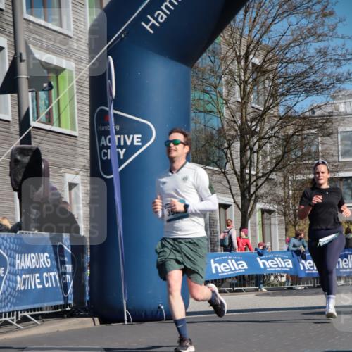 06.04.2025 - 44. Internationalen Wilhelmsburger Insellauf A. Gomolzig http://msf.ph/oto/7572810 06.04.2025 10:43:34 Ziel 3735, 3821, 3924, 4446 meine-sportfotos.de