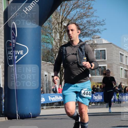 06.04.2025 - 44. Internationalen Wilhelmsburger Insellauf A. Gomolzig http://msf.ph/oto/7572823 06.04.2025 10:43:33 Ziel 3735, 3821, 3924, 4395, 4446 meine-sportfotos.de
