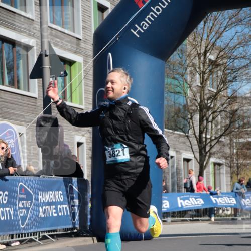 06.04.2025 - 44. Internationalen Wilhelmsburger Insellauf A. Gomolzig http://msf.ph/oto/7572833 06.04.2025 10:43:31 Ziel 3735, 3821, 3924, 4395, 4446 meine-sportfotos.de