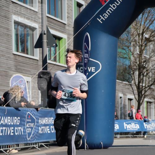 06.04.2025 - 44. Internationalen Wilhelmsburger Insellauf A. Gomolzig http://msf.ph/oto/7572849 06.04.2025 10:43:27 Ziel 3158, 3821, 3827, 4395, 4446 meine-sportfotos.de