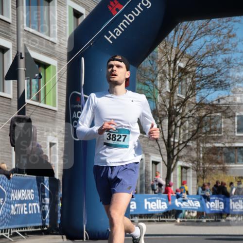 06.04.2025 - 44. Internationalen Wilhelmsburger Insellauf A. Gomolzig http://msf.ph/oto/7572868 06.04.2025 10:43:25 Ziel 3158, 3706, 3821, 3827, 4395 meine-sportfotos.de