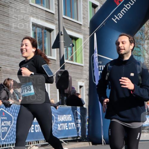 06.04.2025 - 44. Internationalen Wilhelmsburger Insellauf A. Gomolzig http://msf.ph/oto/7572894 06.04.2025 10:43:23 Ziel 3158, 3706, 3717, 3827, 4395, 4614 meine-sportfotos.de