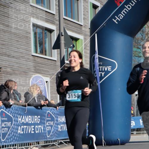 06.04.2025 - 44. Internationalen Wilhelmsburger Insellauf A. Gomolzig http://msf.ph/oto/7572902 06.04.2025 10:43:22 Ziel 3158, 3706, 3717, 3827, 4395, 4614 meine-sportfotos.de