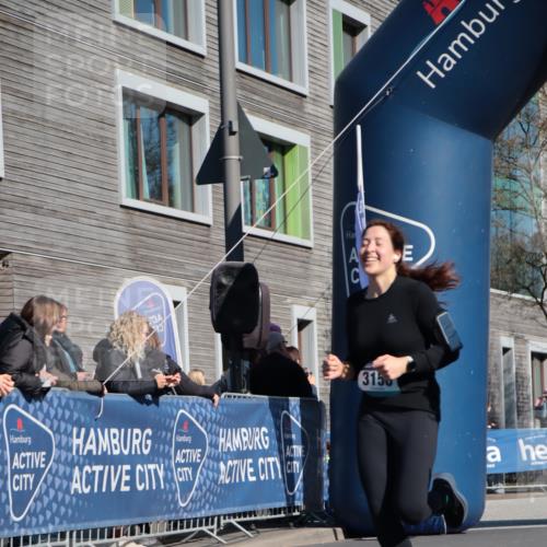 06.04.2025 - 44. Internationalen Wilhelmsburger Insellauf A. Gomolzig http://msf.ph/oto/7572912 06.04.2025 10:43:22 Ziel 3158, 3706, 3717, 3827, 4395, 4614 meine-sportfotos.de