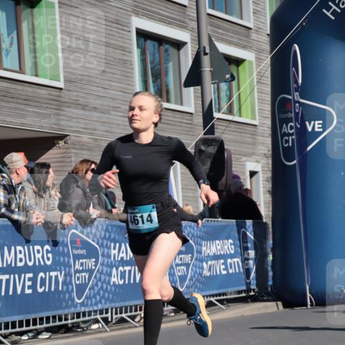 06.04.2025 - 44. Internationalen Wilhelmsburger Insellauf A. Gomolzig http://msf.ph/oto/7572924 06.04.2025 10:43:19 Ziel 3158, 3706, 3717, 3827, 4614 meine-sportfotos.de