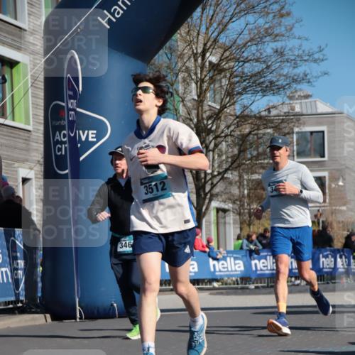 06.04.2025 - 44. Internationalen Wilhelmsburger Insellauf A. Gomolzig http://msf.ph/oto/7573010 06.04.2025 10:43:08 Ziel 3281, 3466, 3484, 3512, 3532, 3743, 3927, 4181, 4613 meine-sportfotos.de