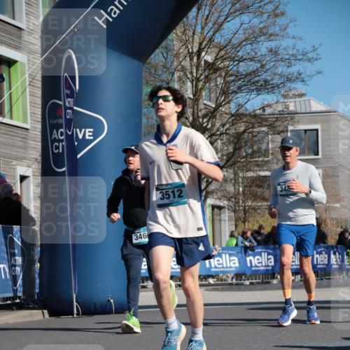 06.04.2025 - 44. Internationalen Wilhelmsburger Insellauf A. Gomolzig http://msf.ph/oto/7573015 06.04.2025 10:43:07 Ziel 3281, 3466, 3484, 3512, 3532, 3743, 3927, 4181, 4613 meine-sportfotos.de