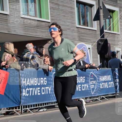 06.04.2025 - 44. Internationalen Wilhelmsburger Insellauf A. Gomolzig http://msf.ph/oto/7573095 06.04.2025 10:43:01 Ziel 3281, 3307, 3324, 3743, 3927, 4181, 4613 meine-sportfotos.de