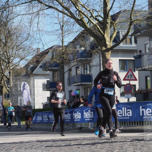 06.04.2025 - 44. Internationalen Wilhelmsburger Insellauf Luisa Fischer http://msf.ph/oto/7573209 06.04.2025 10:41:35 Ziel 4566, 4115, 16, 3890, 3941 meine-sportfotos.de